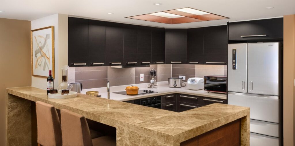 Шанхай: Shanghai Centre Serviced Apartment