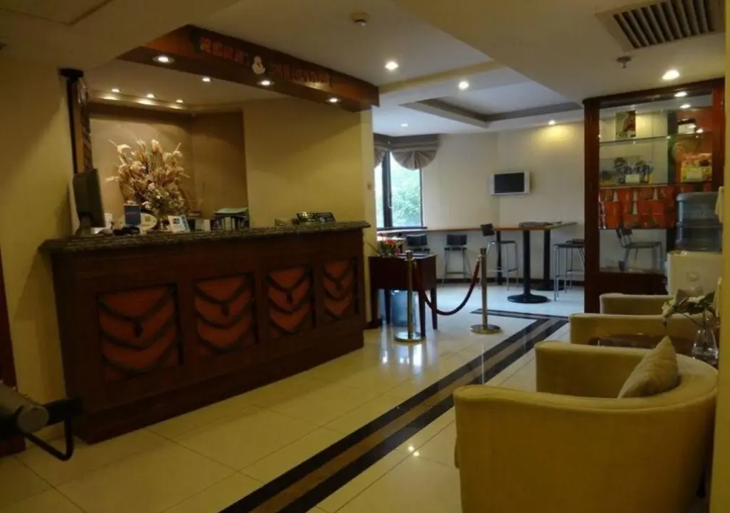 Шанхай: GreenTree Inn ShangHai Middle YanAn Road Express Hotel