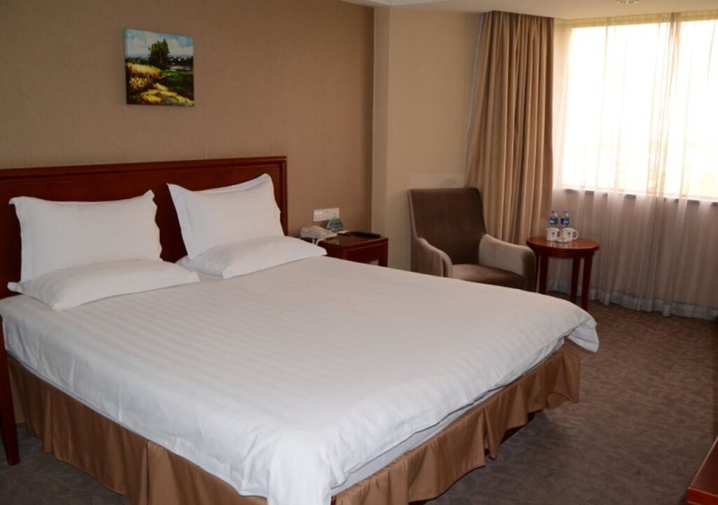 Шанхай: GreenTree Inn ShangHai Middle YanAn Road Express Hotel