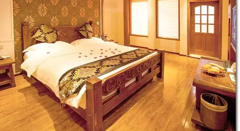 Lijiang Golden Sunshine Boutique Hotel — фото 1