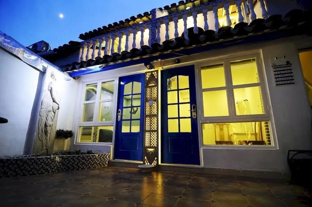 Цзясинь: Moonlight Bay Inn