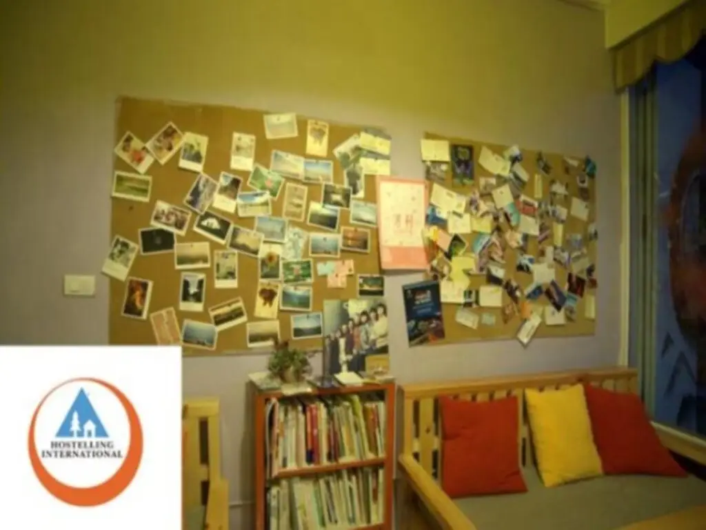 Дали: Neverland Youth Hostel