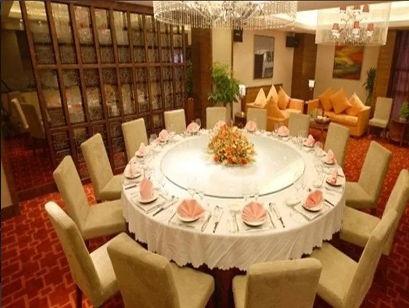 Тяньцзинь: UC by Hyatt  West Railway St Hotel