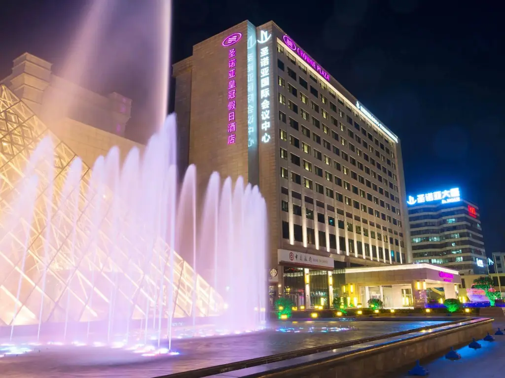 Шанхай: Crowne Plaza Shanghai Noah Square by IHG