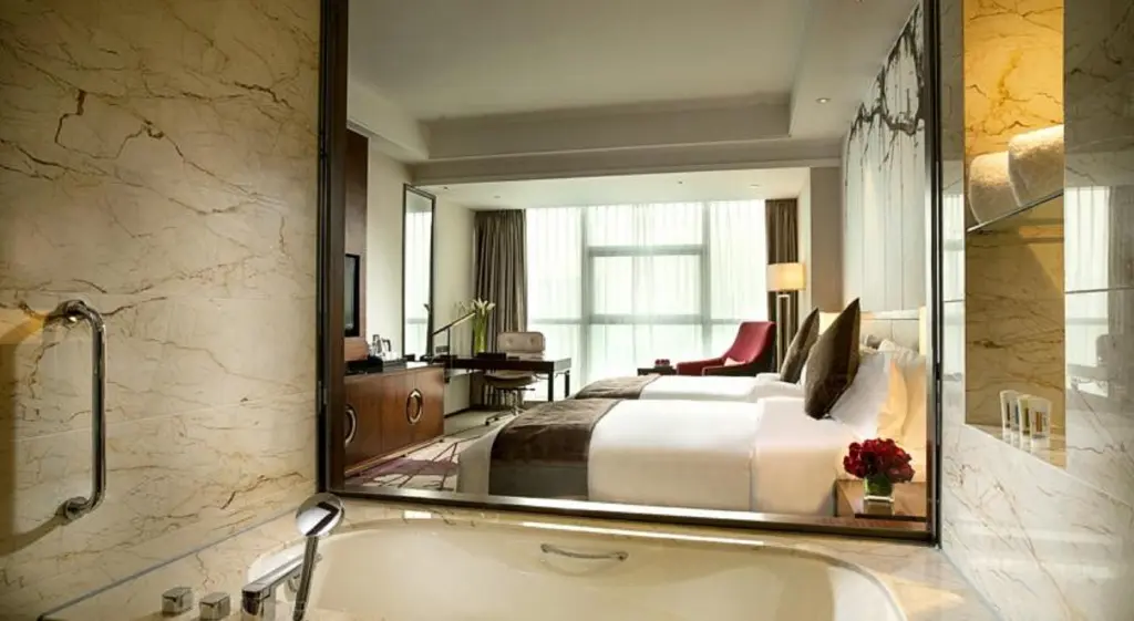Иу: Expo Center Hotel