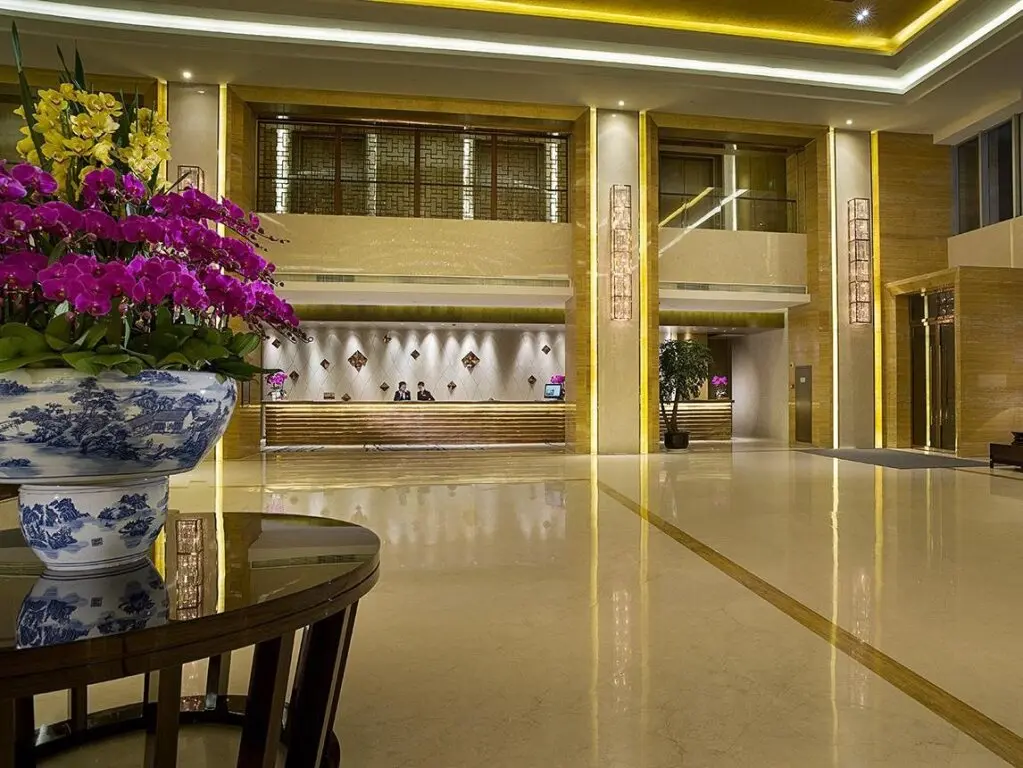Иу: Expo Center Hotel