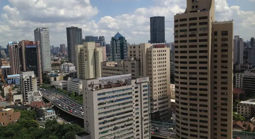 Шанхай: Eagles Nest Flat On Nanjing Road