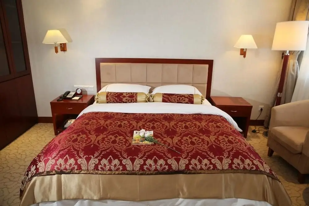 Haiyue Hotel Yantai — фото 1