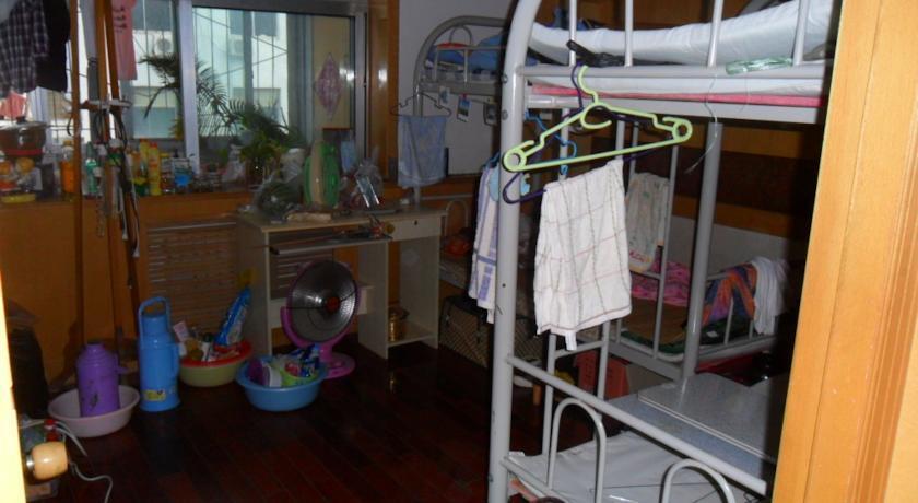 Цзинань: Jinri Friendship Apartment Hongjialou Road