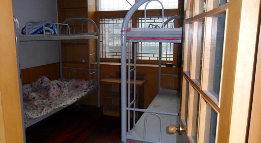 Цзинань: Jinri Friendship Apartment Hongjialou Road