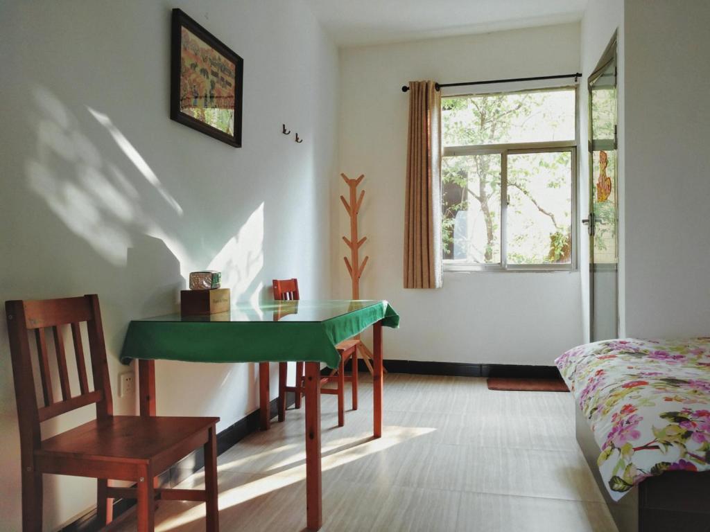 Пугао Лаочжай: Yuanyang Flower and Horse Inn