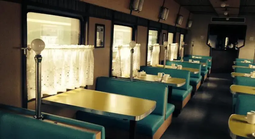 Шанхай: The Train Inn
