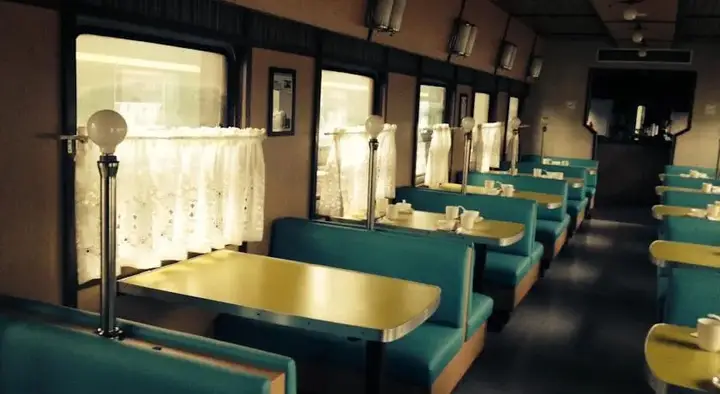 Шанхай: The Train Inn