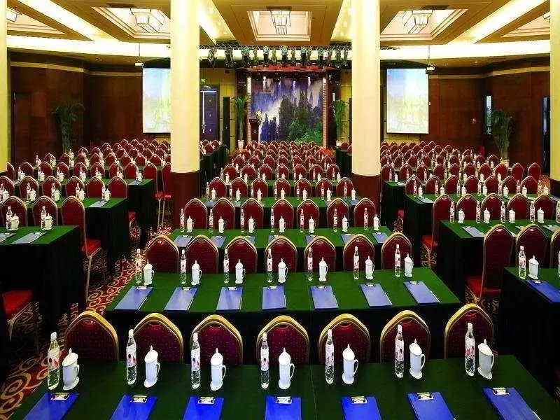 Шанхай: Yichen International Hotel