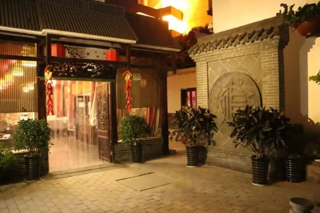 Кайфын: Kaifeng Huaihuang International Youth Hostel