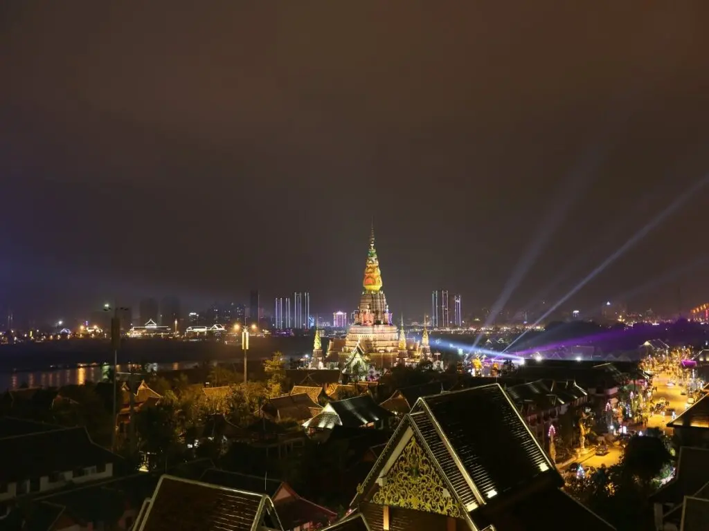 Цзинхун: Nissi Holiday Jinghong