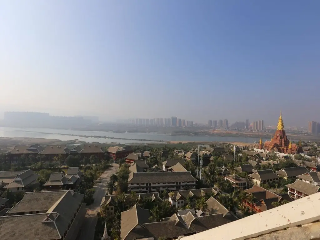 Цзинхун: Nissi Holiday Jinghong