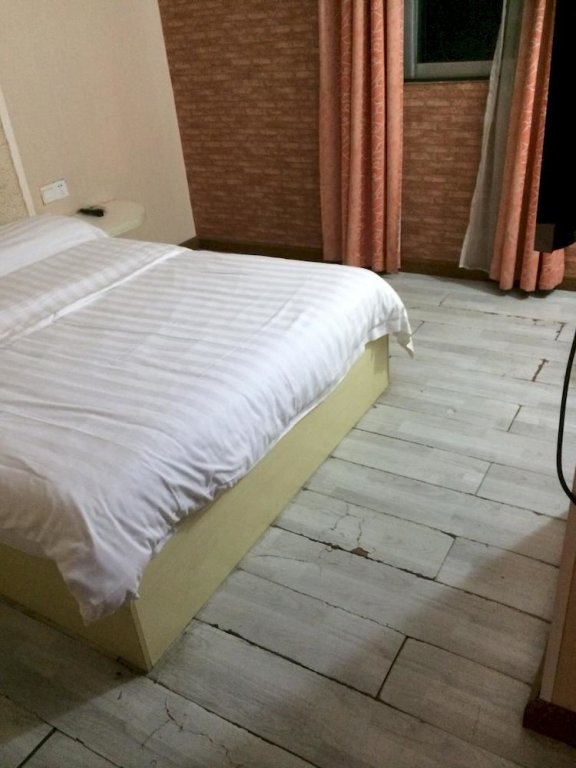 Гуанчжоу: Dragon 168 Hotel (Gangding)
