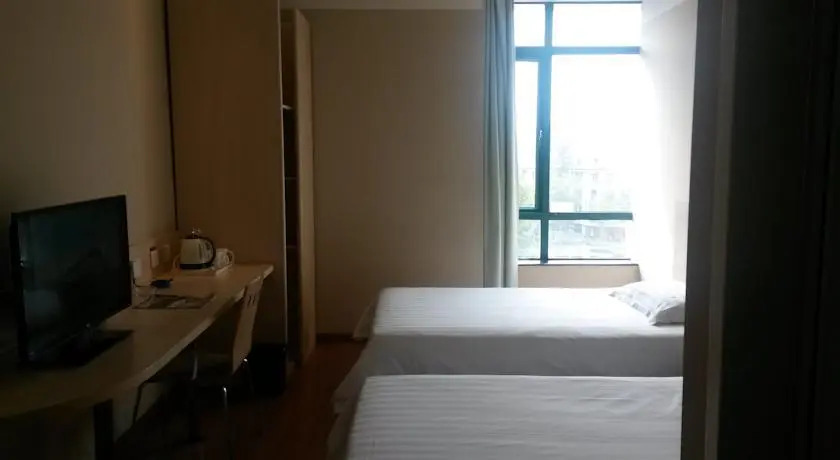 Ухань: Sunny Sky Inn Chain on Baofeng Road