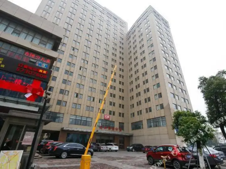 Шанхай: Hengshan Apartment