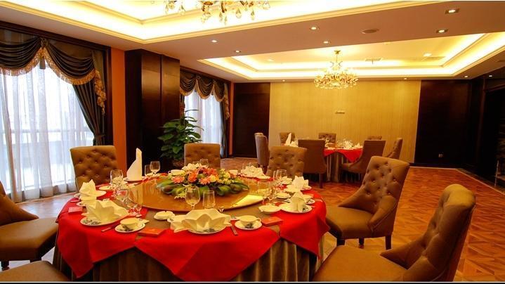 Куньмин: Kunming Sheng Shi Qian He Hotel