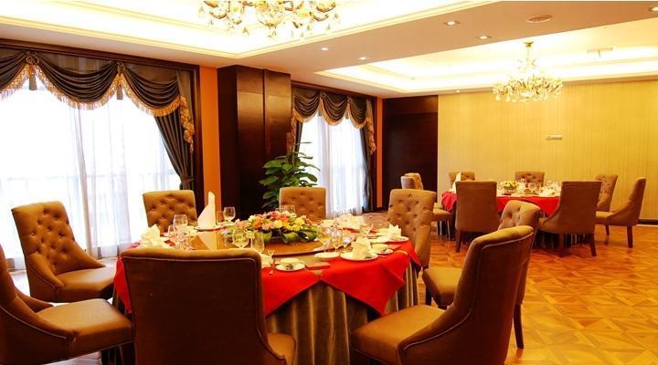 Куньмин: Kunming Sheng Shi Qian He Hotel