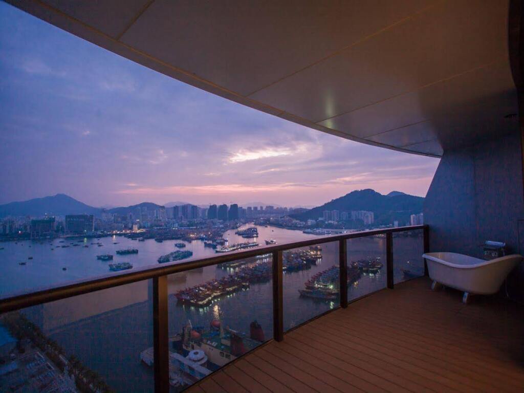 Санья: Sanya Phoenix Island President Resort Apartment