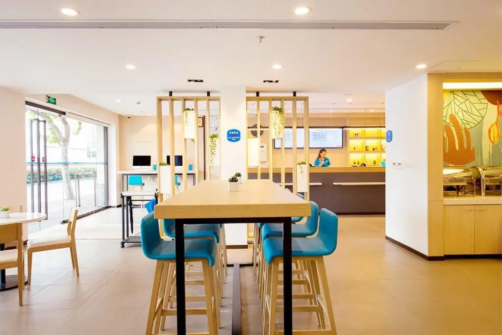 Наньчан: Hanting Hotel Nanchang Honggutan Fenghe Tower