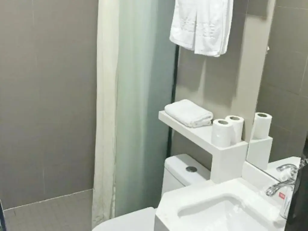 Шанхай: Orangewood Hotel (Shanghai Pengpu Xincun Subway Station)