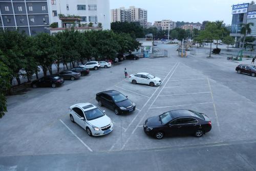 Гуанчжоу: Jinjiang Inn Guangzhou Huadu High-speed Train North Station