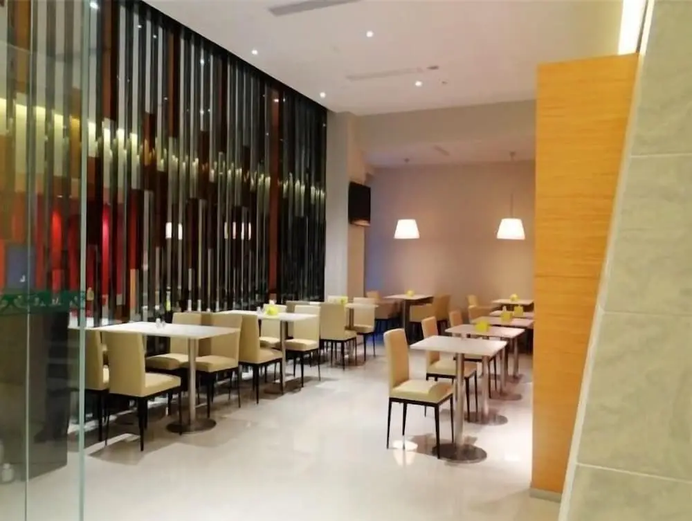 Санья: Jinjiang Inn Sanya International Shopping Center Seaview