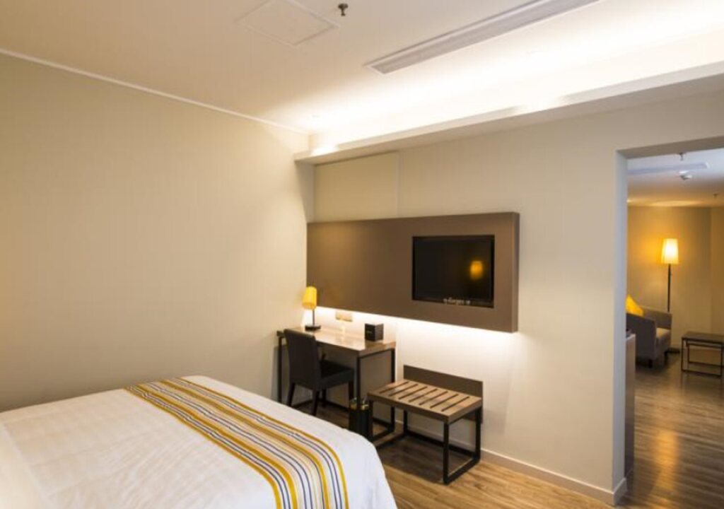 Шанхай: Homeinnplus-Shanghai North the Bund zhoujiazui road Hotel
