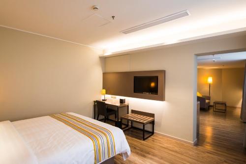 Нанкин: Home Inn Plus Nanjing Longjiang Dinghuaimen