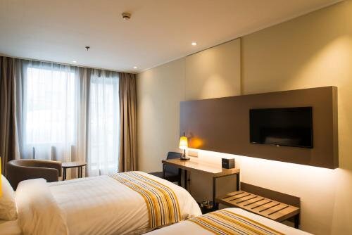 Нанкин: Home Inn Plus Nanjing Longjiang Dinghuaimen
