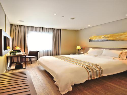 Нанкин: Home Inn Plus Nanjing Longjiang Dinghuaimen