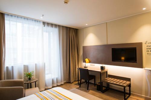 Home Inn Plus Nanjing Longjiang Dinghuaimen — фото 1