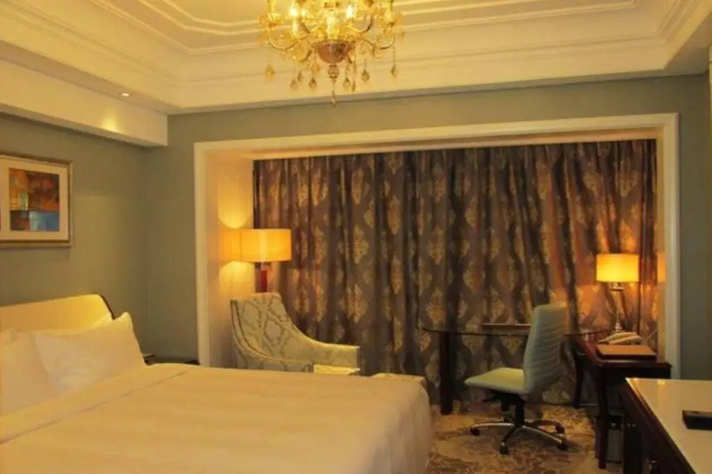 Шанхай: Howard Johnson Peace Hotel Shanghai