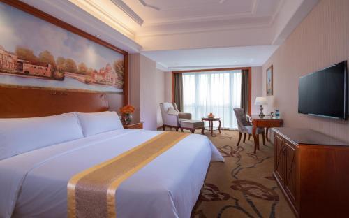 Фошань: Vienna International Hotel Foshan Qiandeng Lake