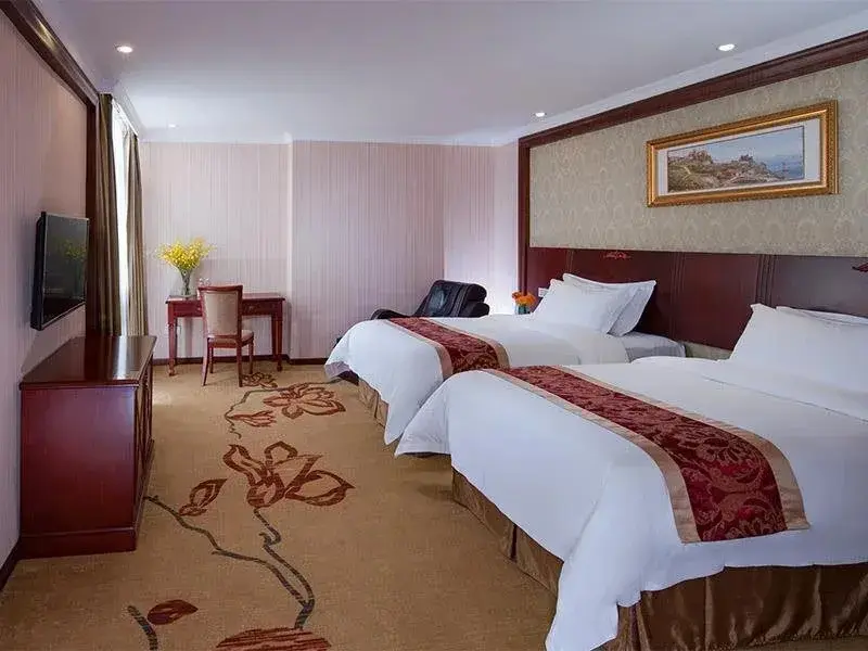 Шэньчжэнь: Vienna 3 Best ShenzhenGuanlan Tangren Street
