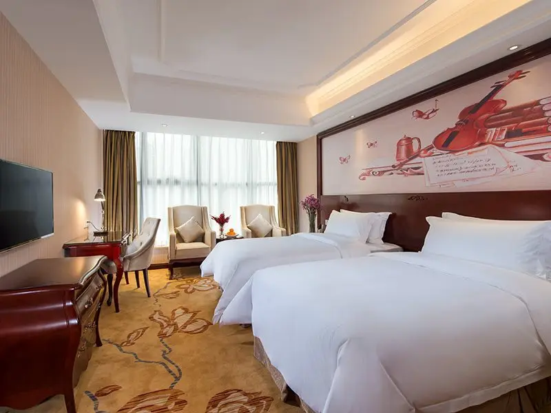 Шэньчжэнь: Vienna 3 Best ShenzhenGuanlan Tangren Street