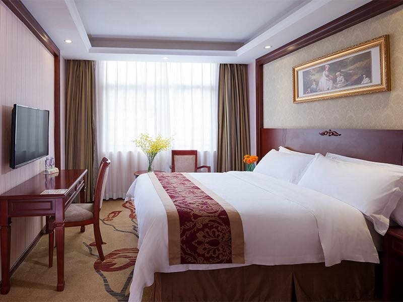 Шэньчжэнь: Vienna 3 Best ShenzhenGuanlan Tangren Street