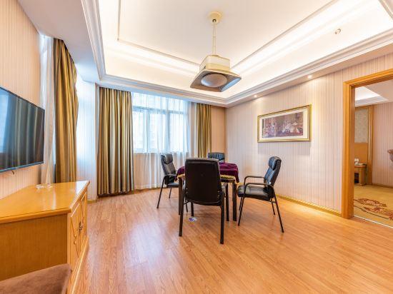 Синьян: Vienna Hotel (Yingcheng Railway Station Haishan)