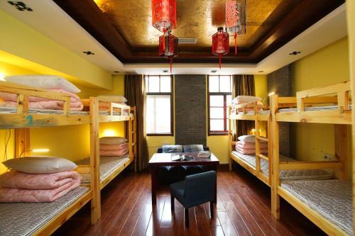 Qingdao Dragon Youth Hostel — фото 1