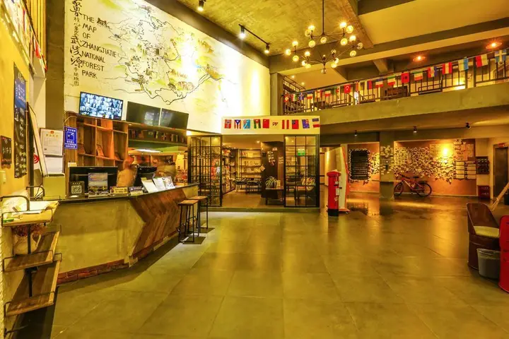 Чжанцзяцзе: Comma Travel International Youth Hotel