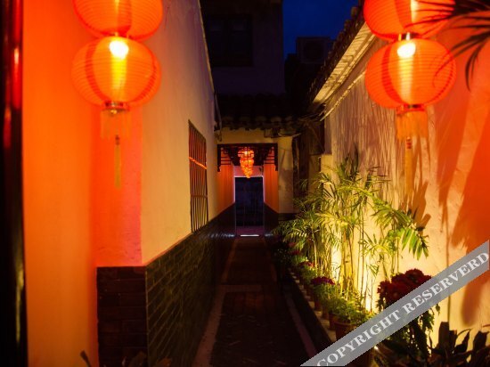 Цзясинь: Xitang Huajian Chunshe Inn