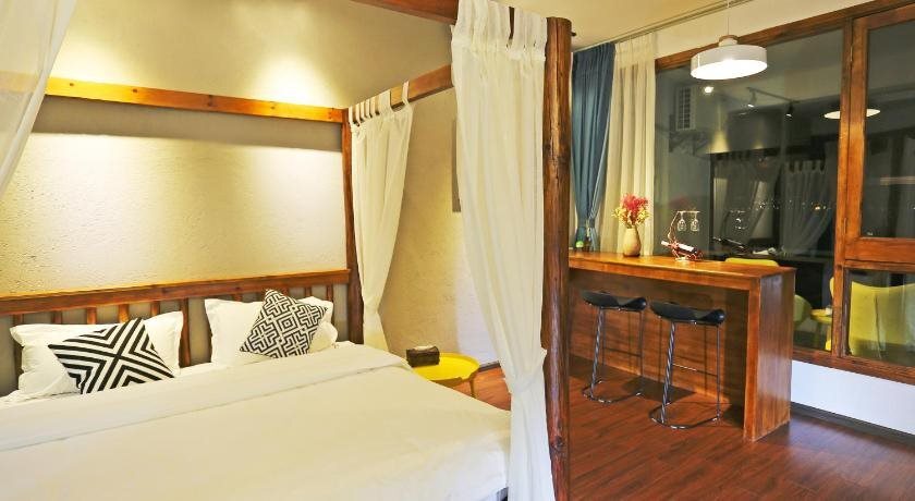Дали: The Corner Seaview Hotel