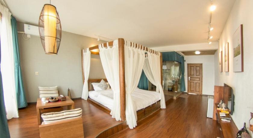 Дали: The Corner Seaview Hotel