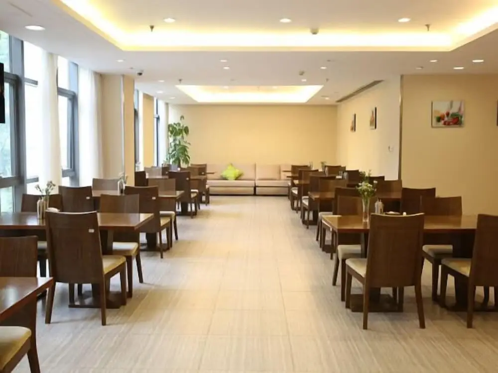 Ухань: Metropolo, Wuhan, Wanda Plaza-Wuhan Sports Center