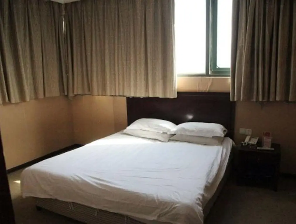 Иу: Yiwu Ruixin Business Inn