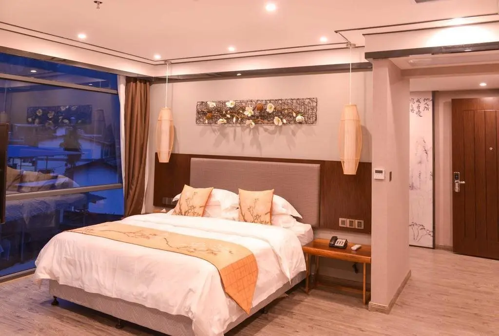 Яншо: Yangshuo Yuyuan Resort （Shili Gallery &Yulong River）
